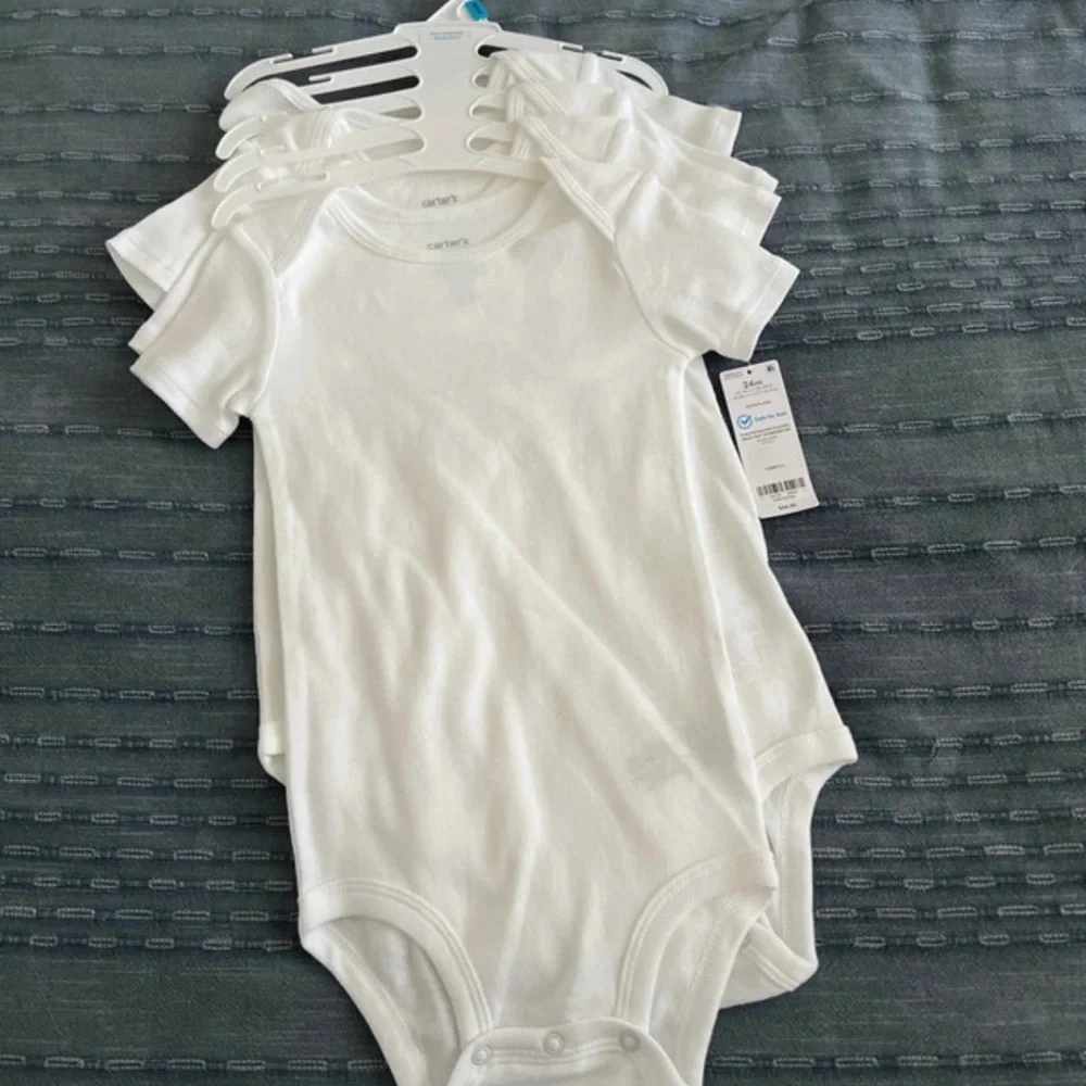 NWT Carter’s 4 Pack Short Sleeve Onesies